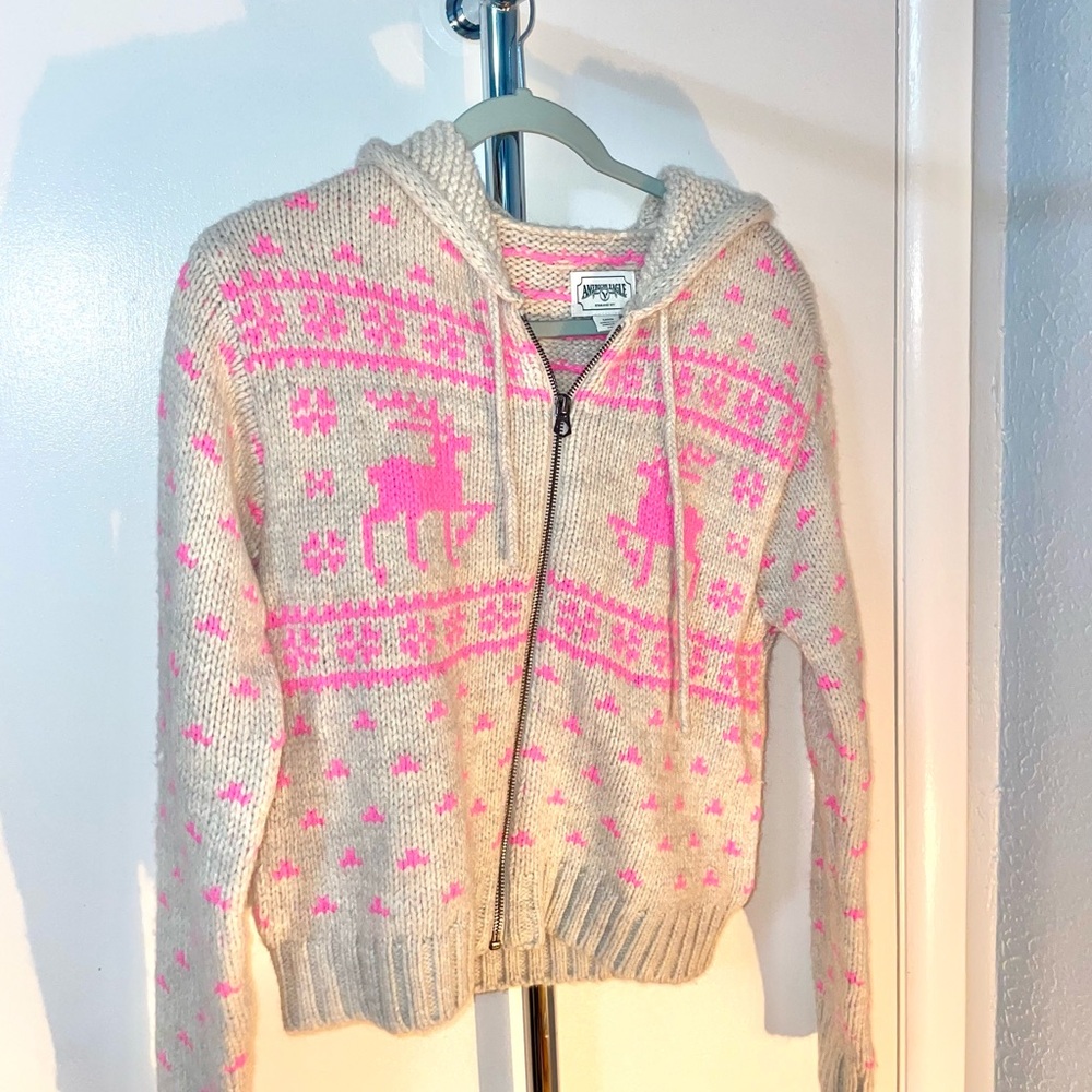 American Eagle pink Christmas deer knit | perfect condition